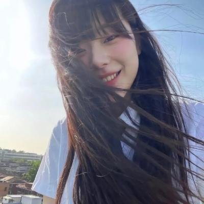 她来自胡志明市